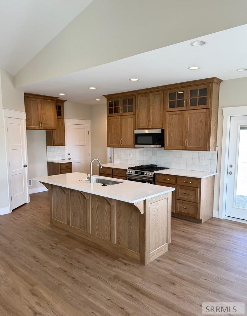 360 Meadow Walk Dr Property Photo 8