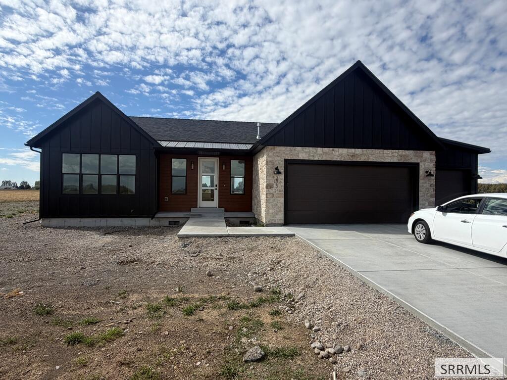 275 N 2340 E Property Photo 1