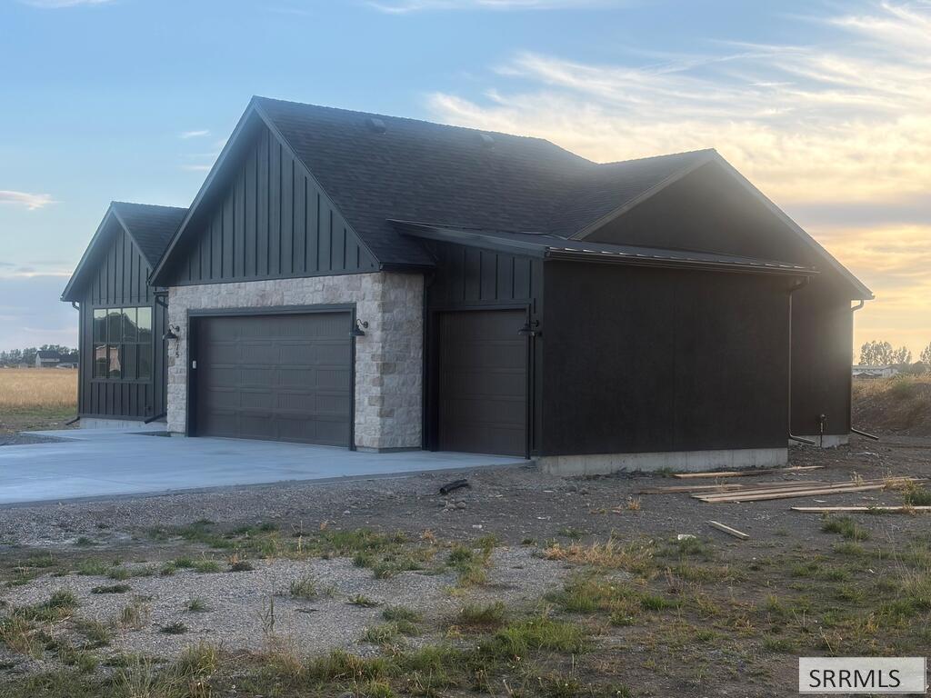 275 N 2340 E Property Photo 2