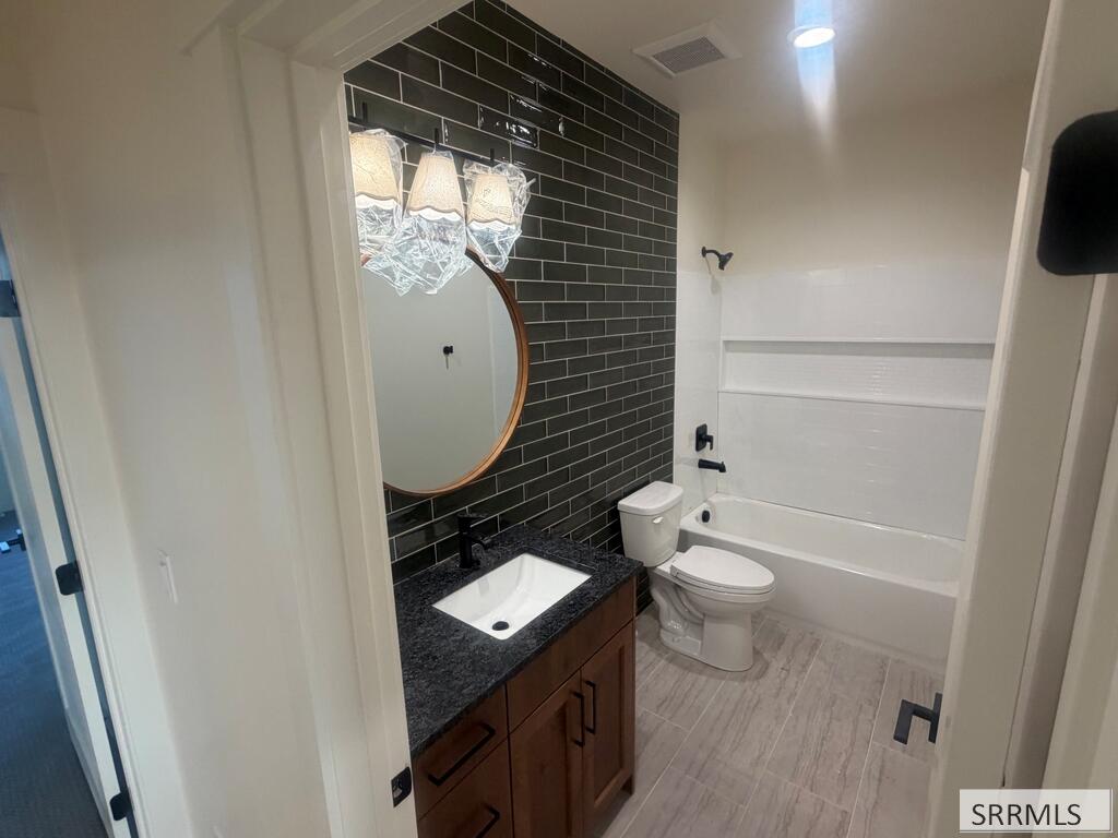 275 N 2340 E Property Photo 15