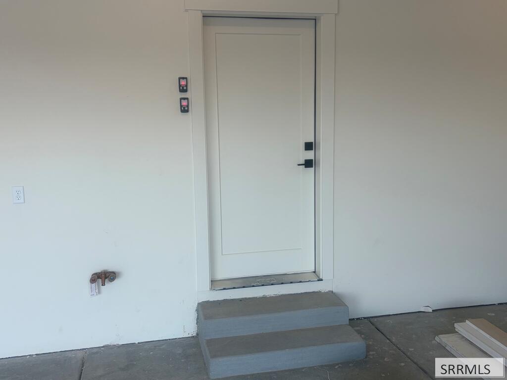 275 N 2340 E Property Photo 16