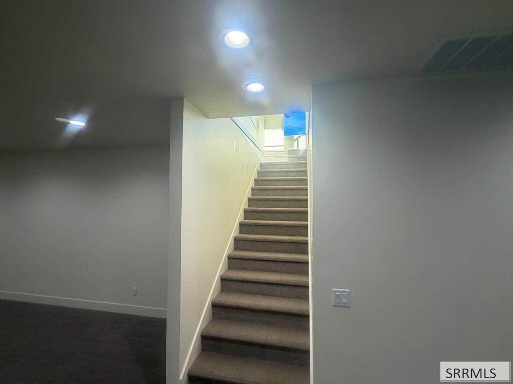 275 N 2340 E Property Photo 23