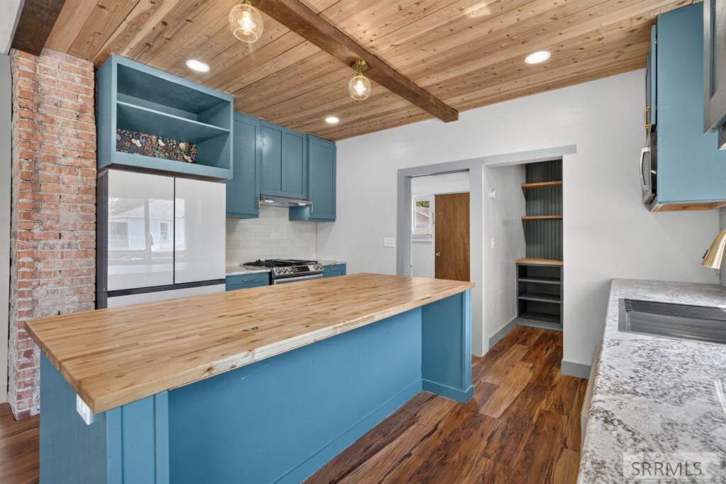 1004 N Grant Avenue Property Photo 12