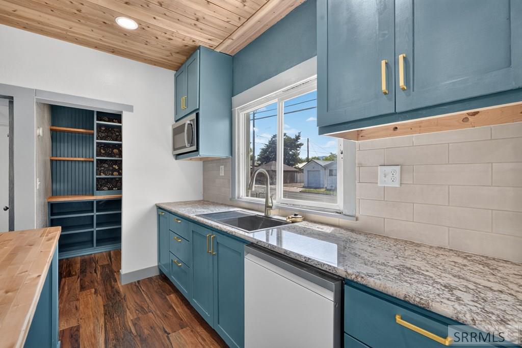 1004 N Grant Avenue Property Photo 13