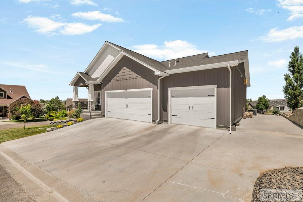 3237 S Chartwell Gardens Property Photo 3