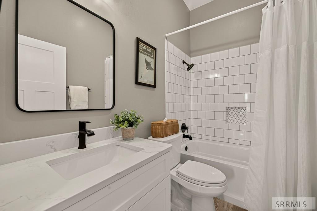 3237 S Chartwell Gardens Property Photo 31