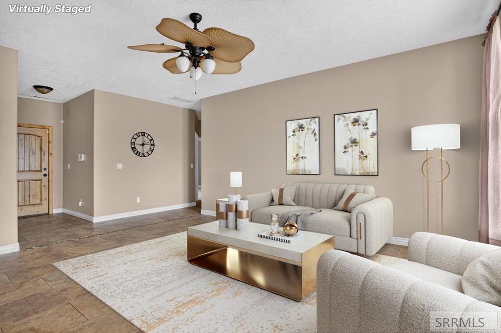4520 Hershey Loop Property Photo 6