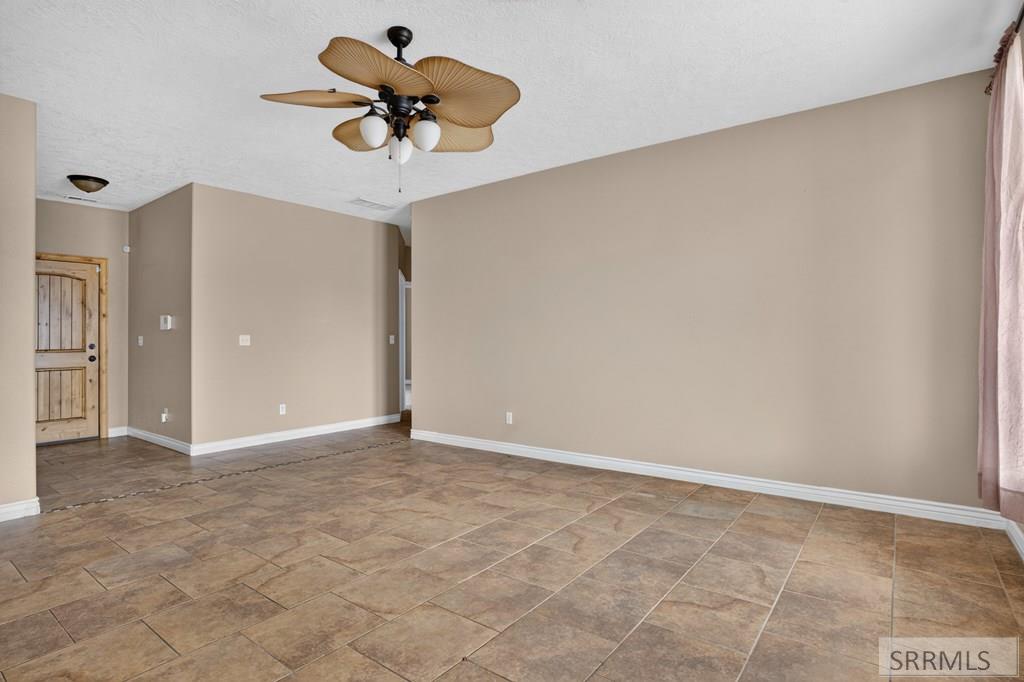 4520 Hershey Loop Property Photo 7