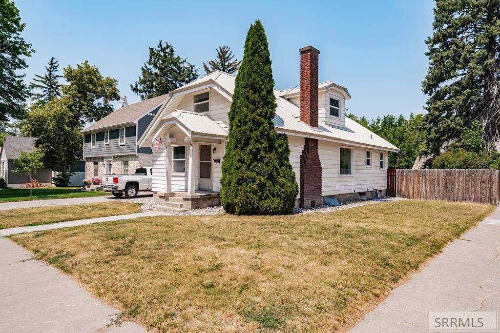 395 12th Street Property Photo 1