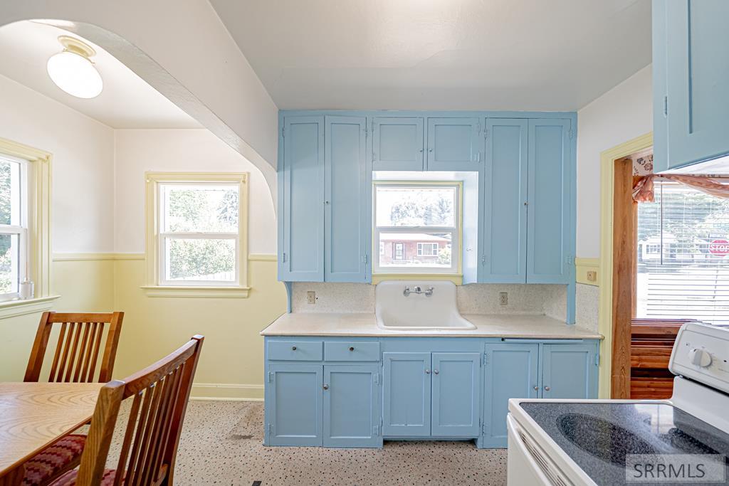 395 12th Street Property Photo 6