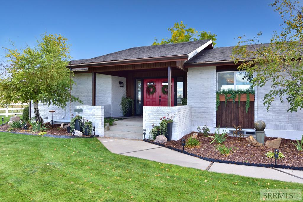 23274 S 8th E Property Photo 1