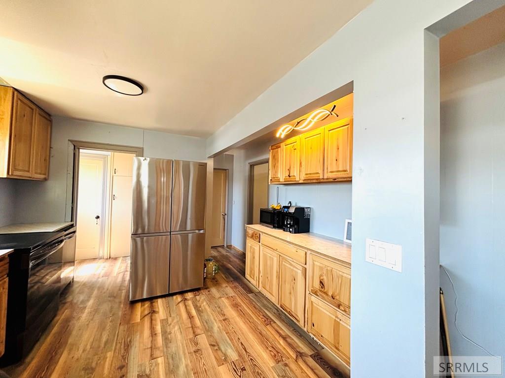 129 Monroe Street Property Photo 4