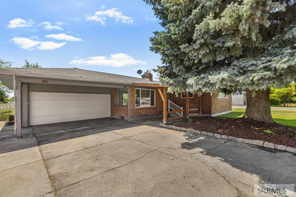 5444 E Rockwood Avenue Property Photo 1