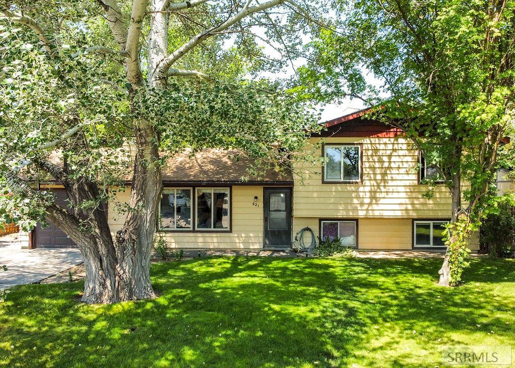 621 Lakeside Drive Property Photo 1