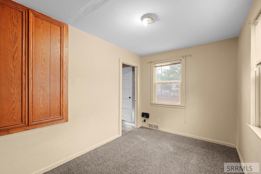 261 E 15th Street Property Photo 13