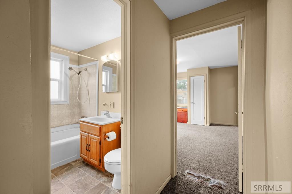 261 E 15th Street Property Photo 15