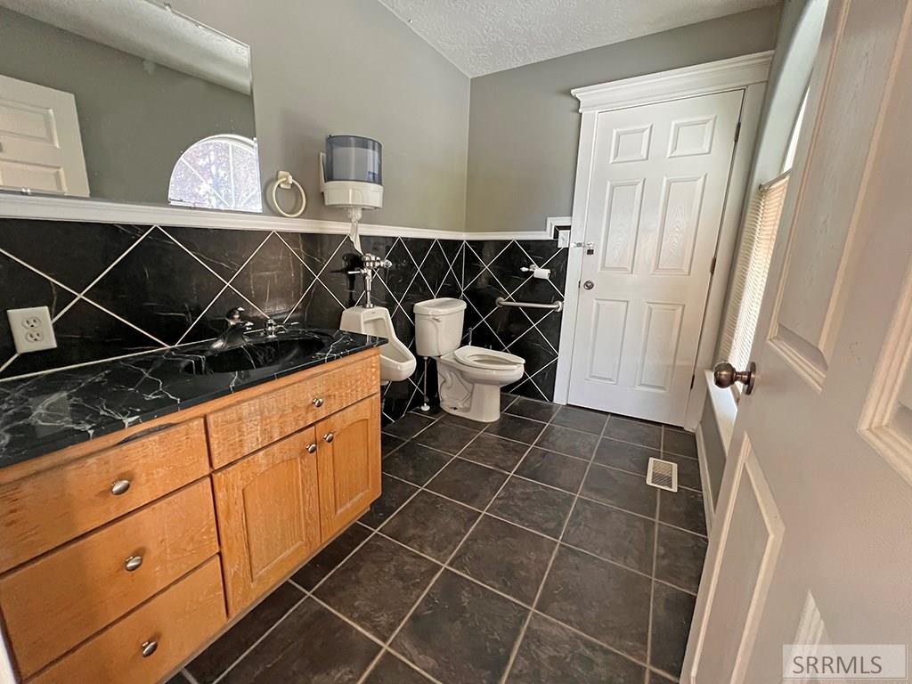 15 W Walker Street Property Photo 15