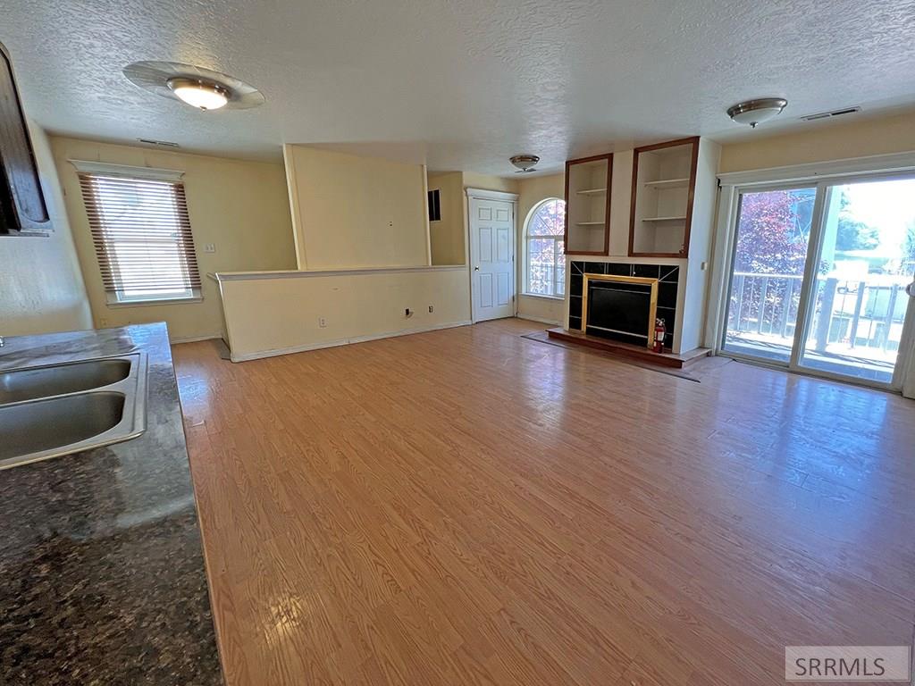 15 W Walker Street Property Photo 16
