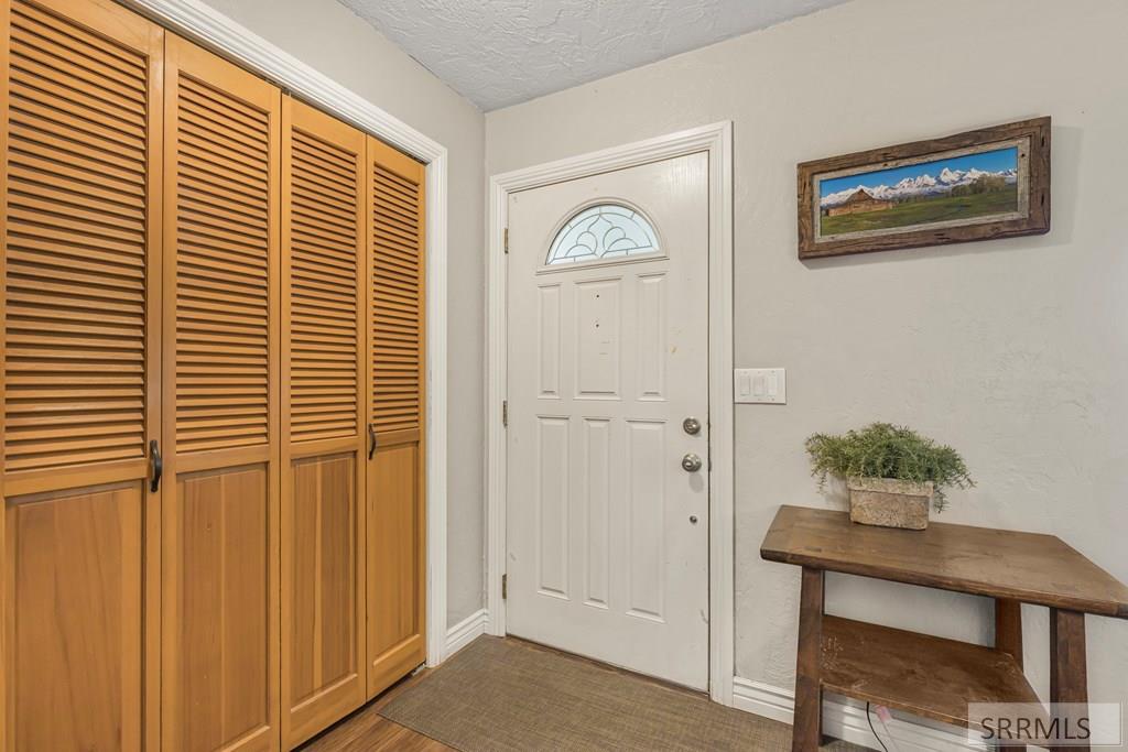 202 Fort Henry Loop Property Photo 6