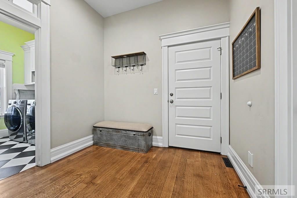 2638 Legends Circle Property Photo 13