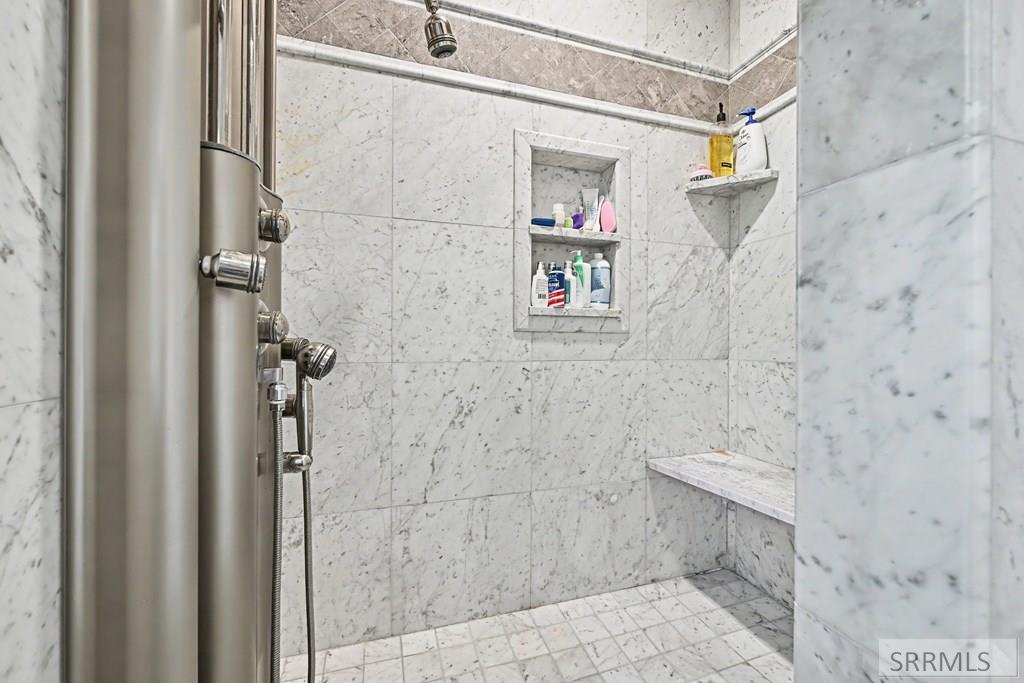 2638 Legends Circle Property Photo 24