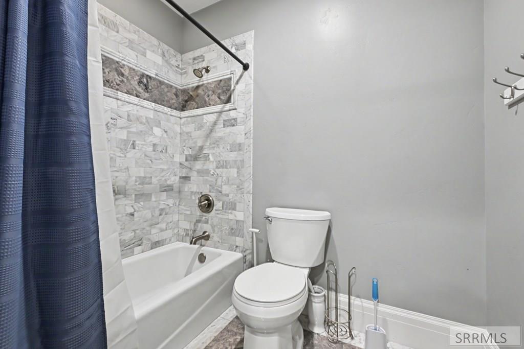 2638 Legends Circle Property Photo 47