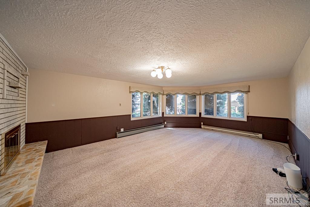 310 S 4th E Property Photo 36