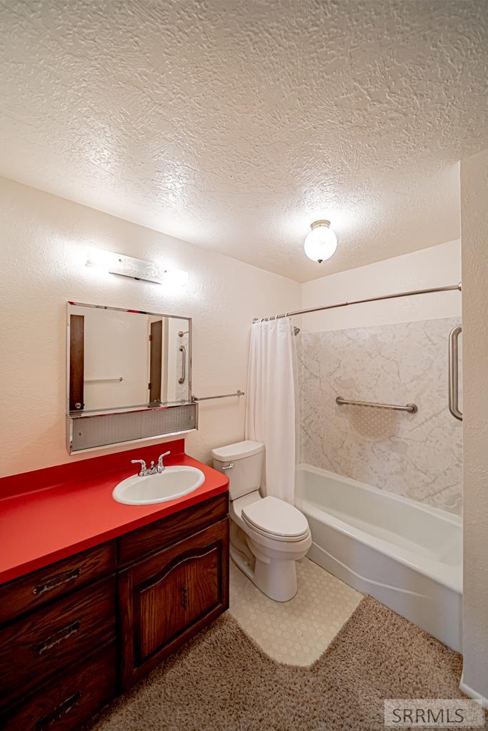 310 S 4th E Property Photo 47