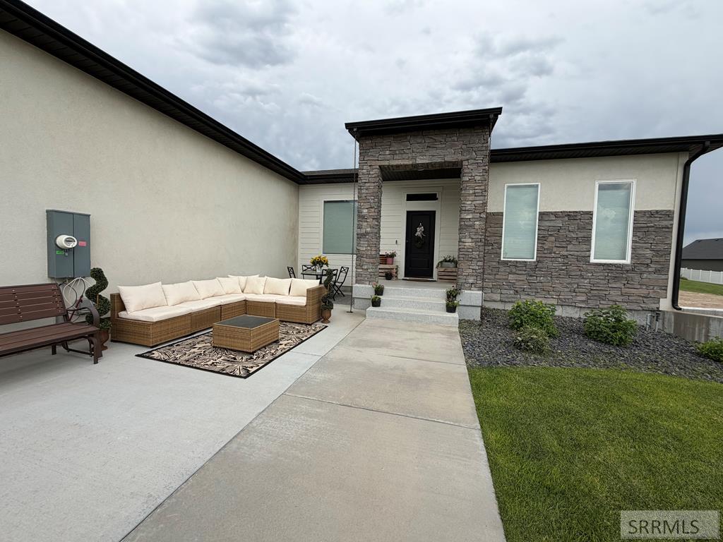 6560 E Crown Crescent