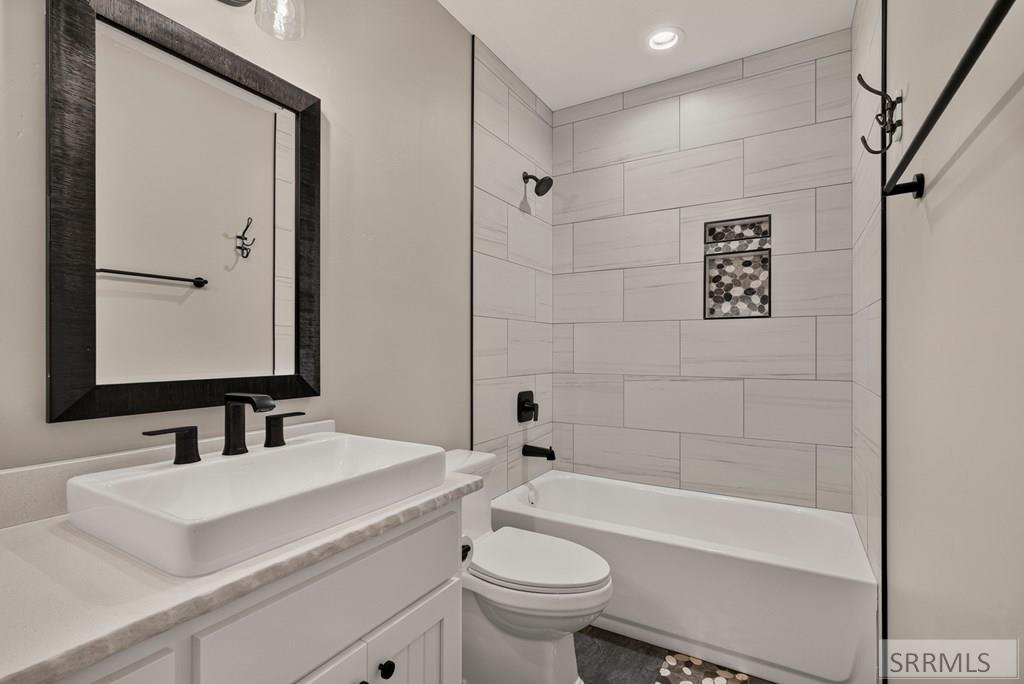 1078 Greenside Loop Property Photo 27