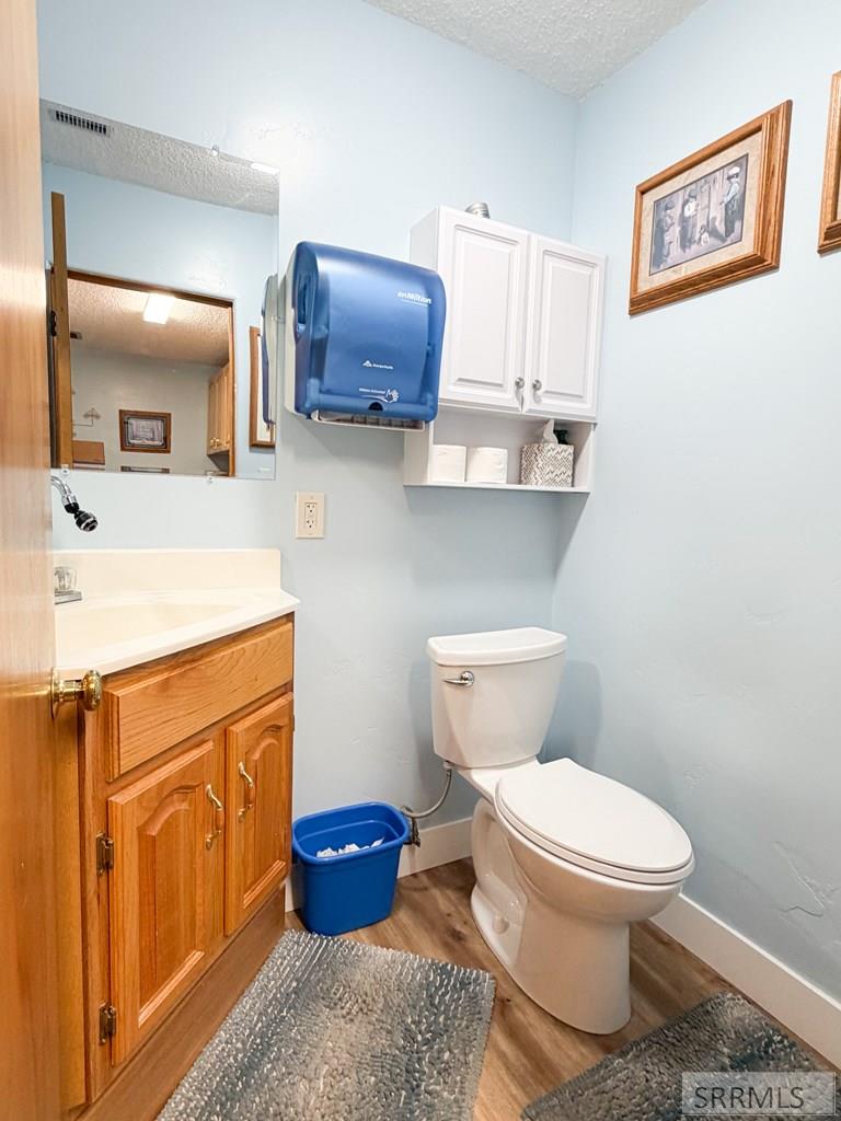 890 Oxford Drive Property Photo 10
