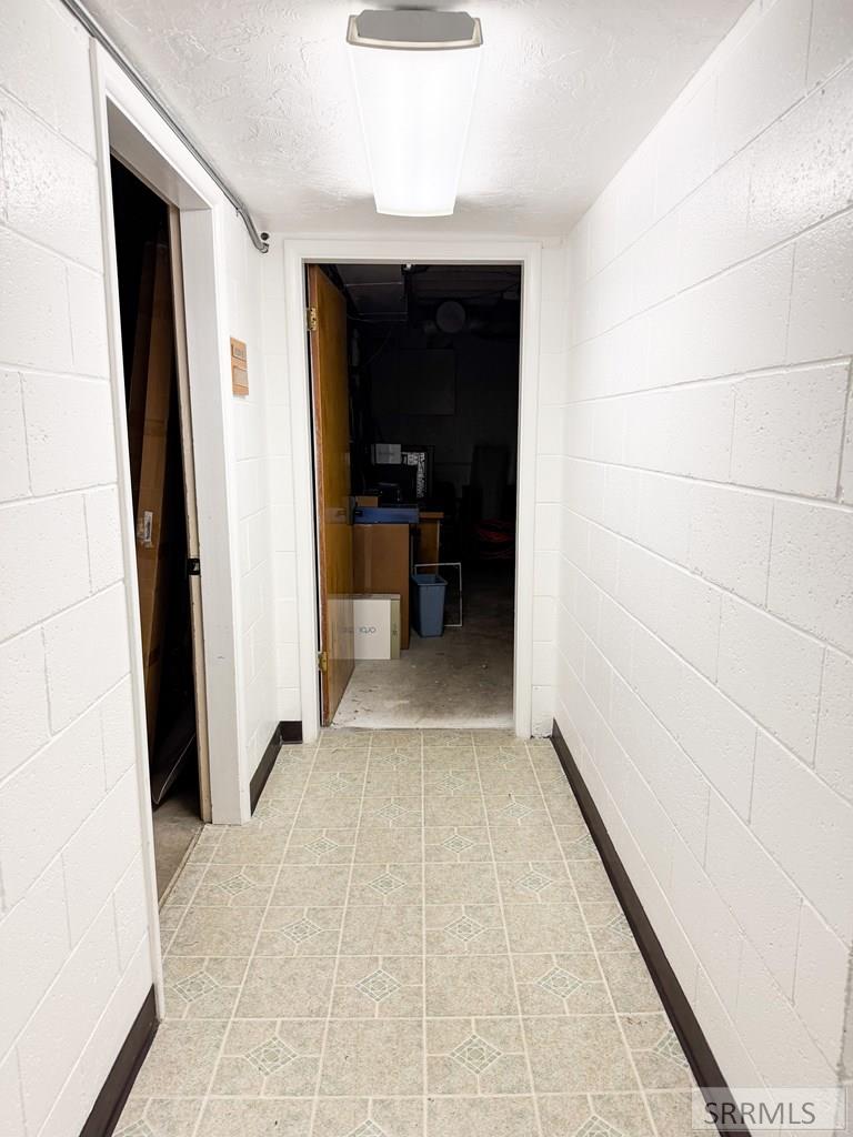 890 Oxford Drive Property Photo 13