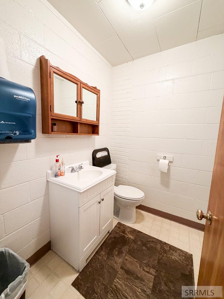 890 Oxford Drive Property Photo 21