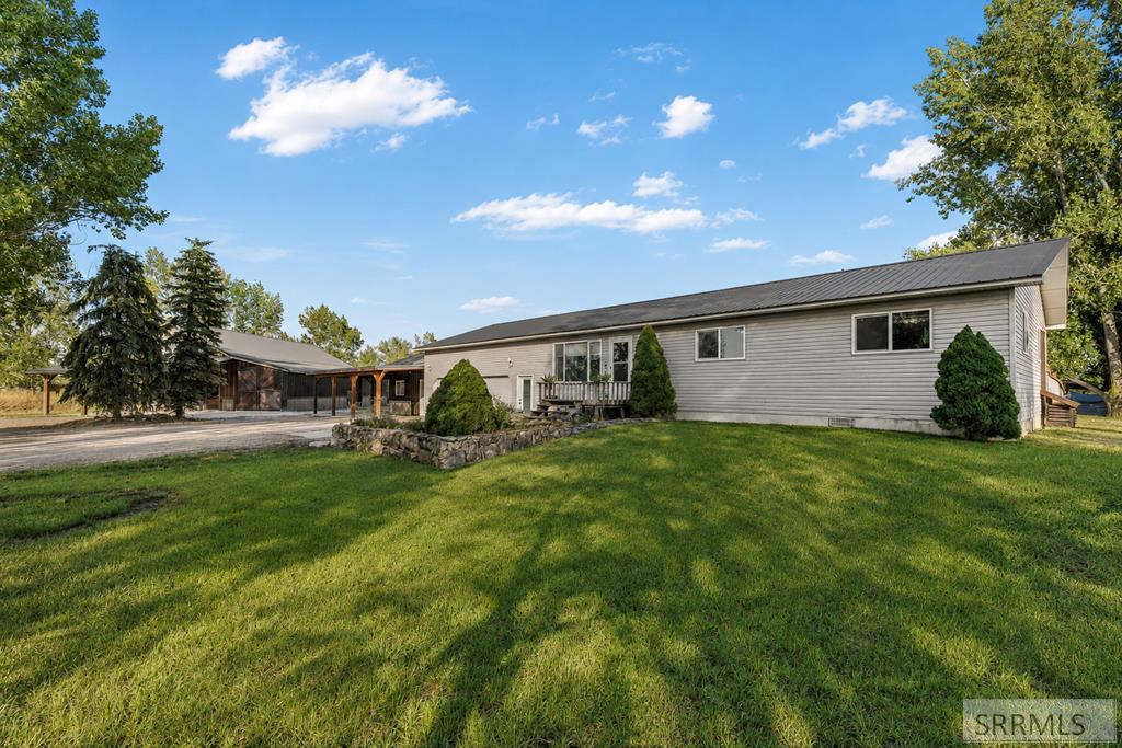 762 S River Road Property Photo 6