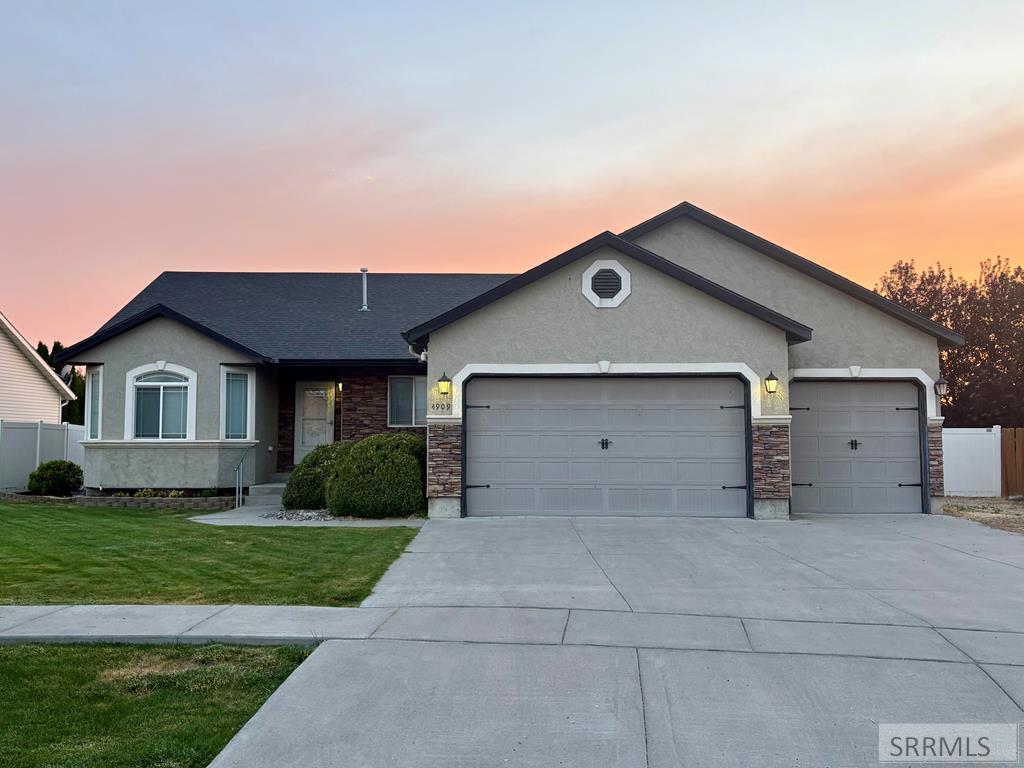4909 Sabrina Property Photo 1