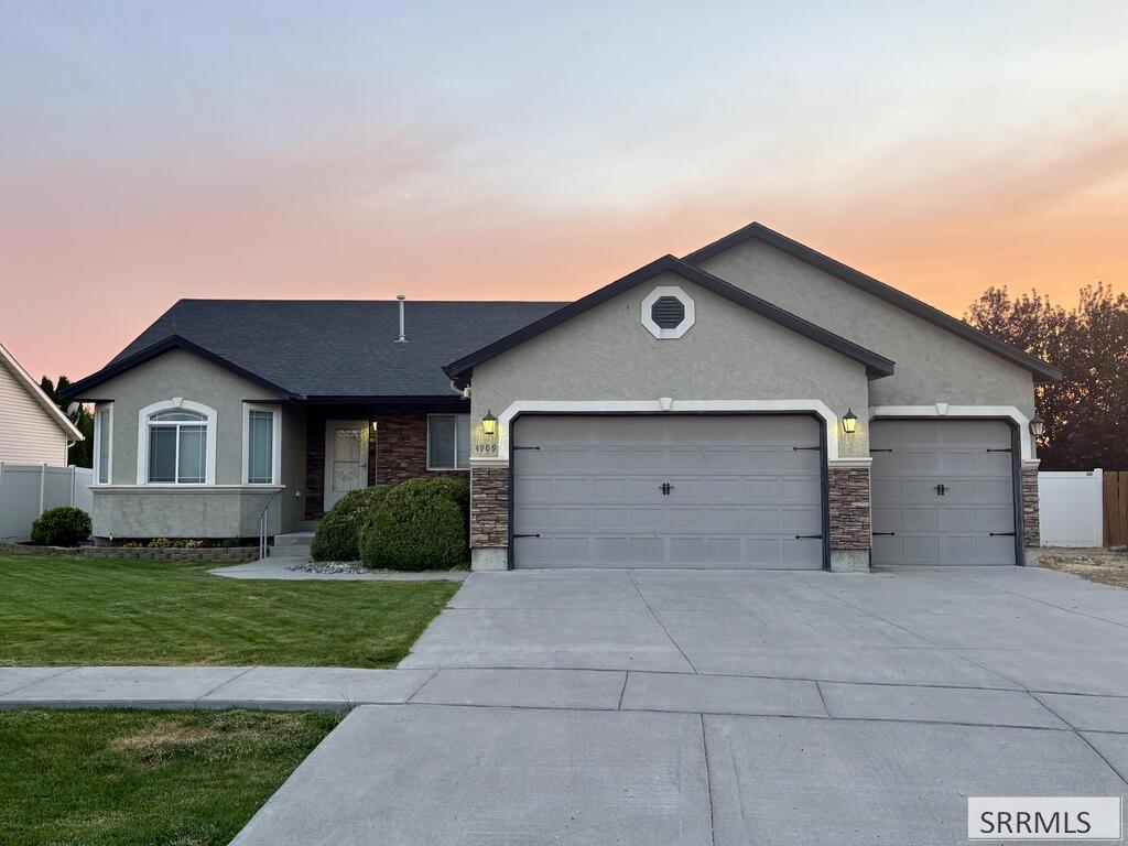 4909 Sabrina Property Photo 1
