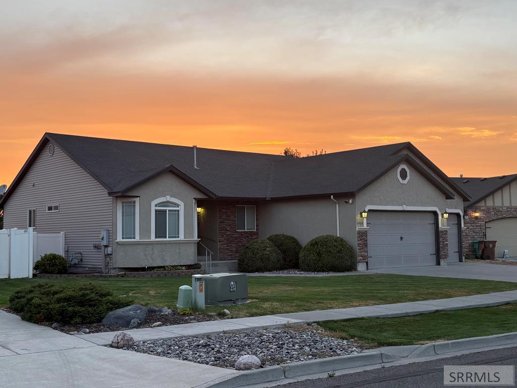 4909 Sabrina Property Photo 2