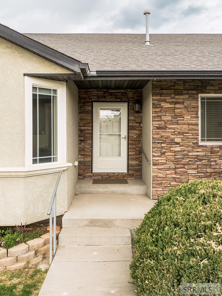 4909 Sabrina Property Photo 4