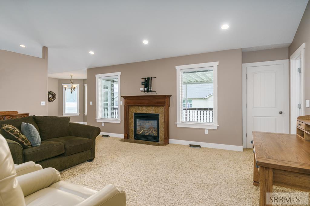 4909 Sabrina Property Photo 6