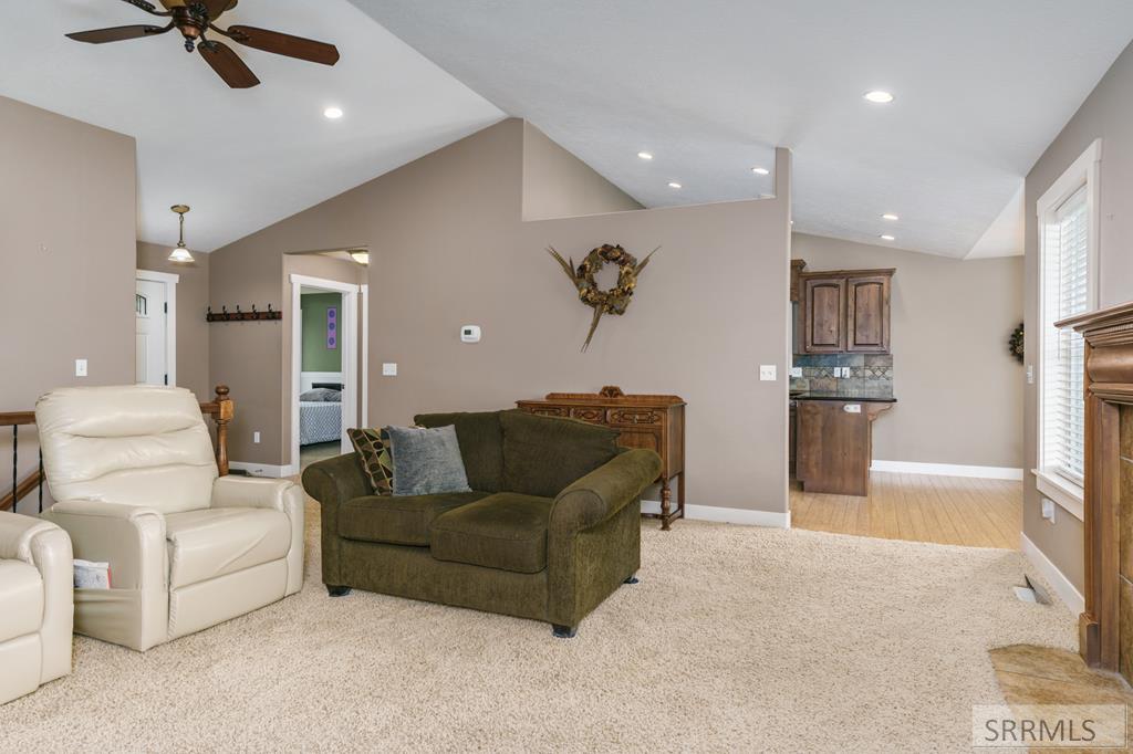 4909 Sabrina Property Photo 7