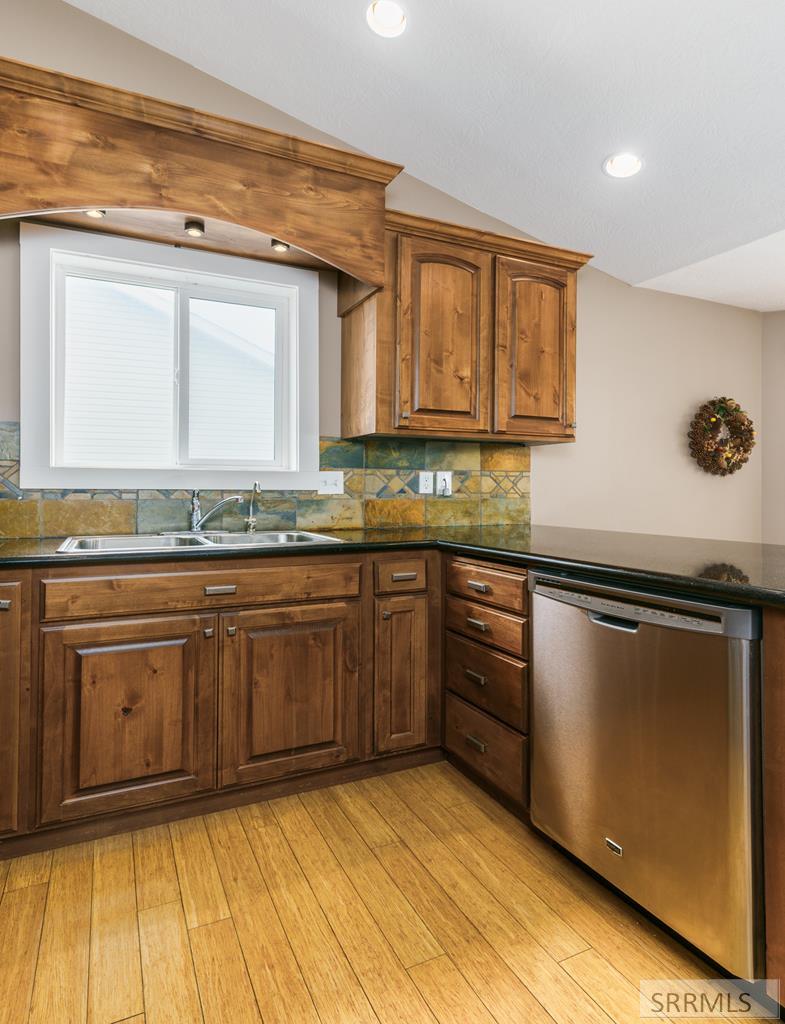 4909 Sabrina Property Photo 10