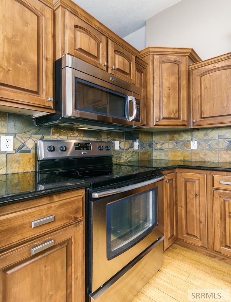 4909 Sabrina Property Photo 11