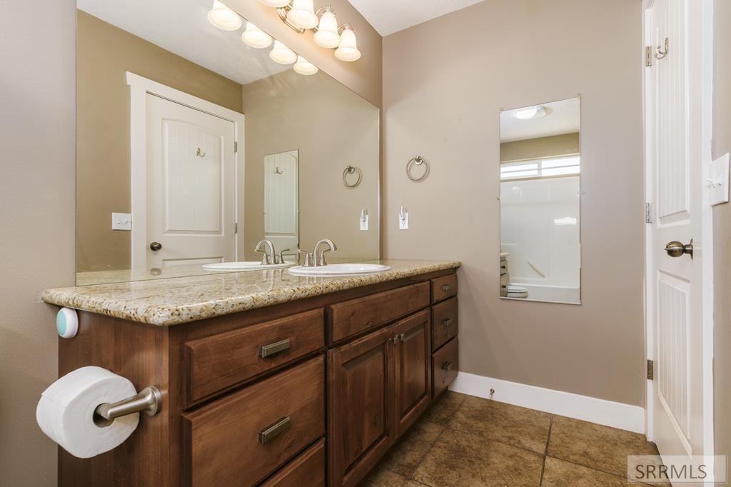 4909 Sabrina Property Photo 28
