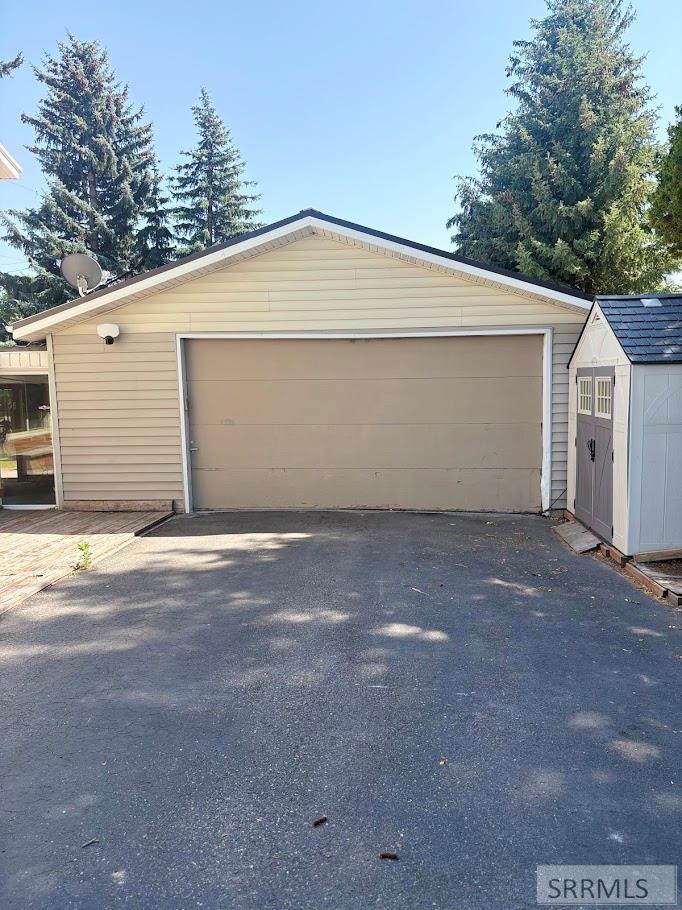 880 1st Street Property Photo 4
