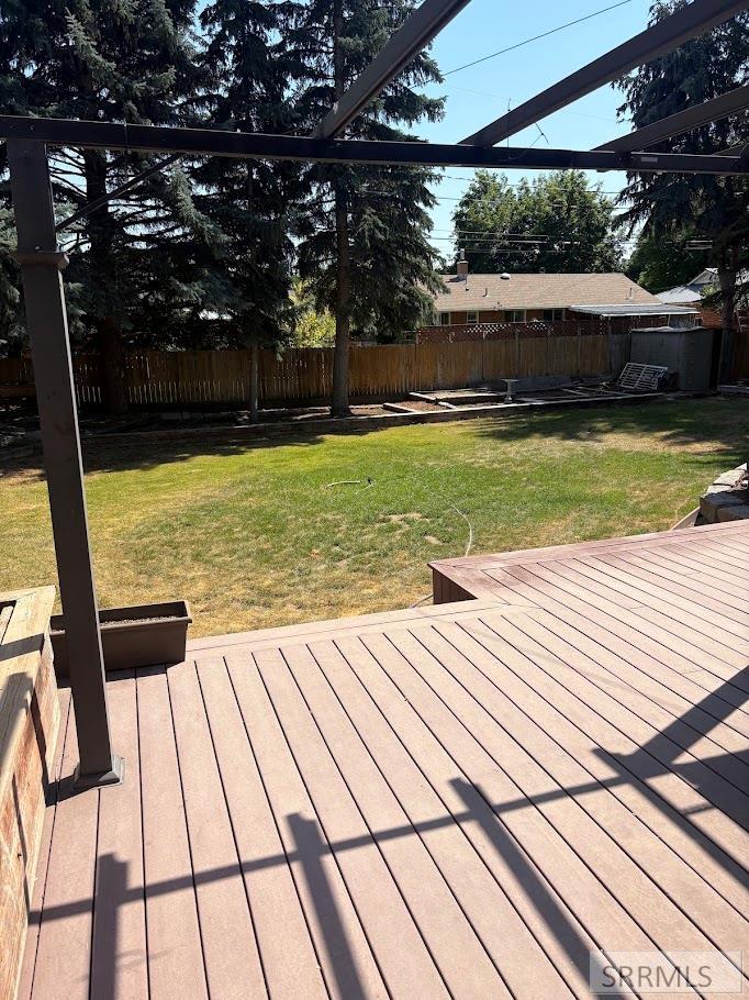 880 1st Street Property Photo 6