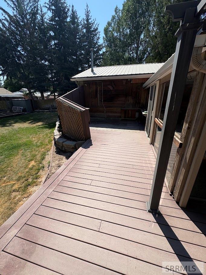 880 1st Street Property Photo 9