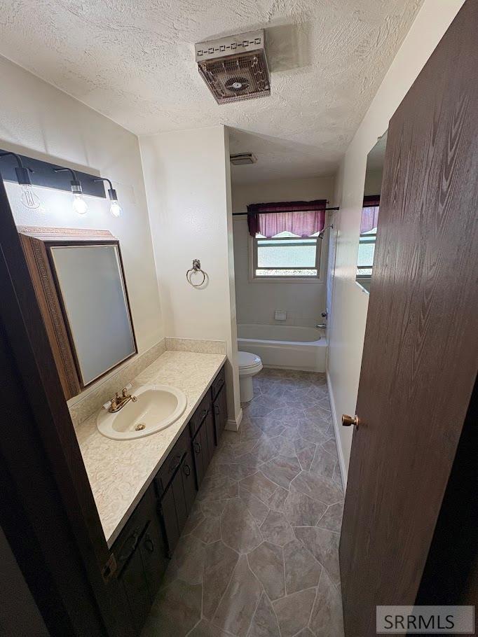 880 1st Street Property Photo 16