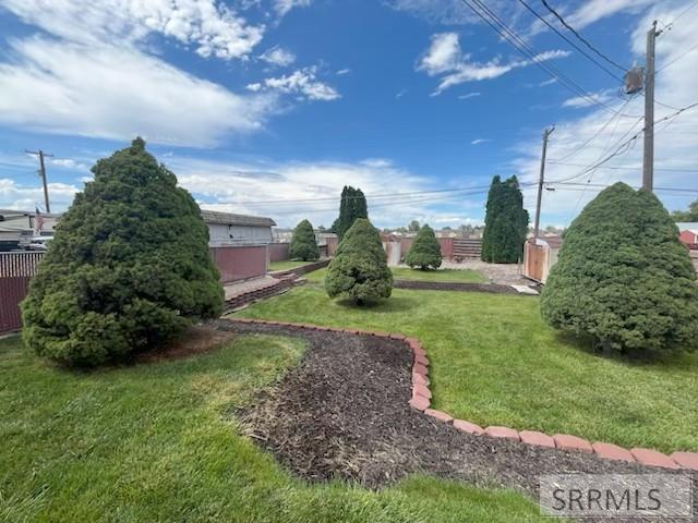 586 Boyd Property Photo 4
