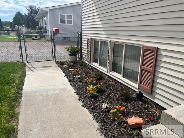 586 Boyd Property Photo 28