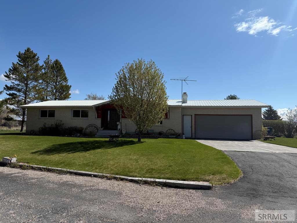 380 Thomas Avenue Property Photo 1